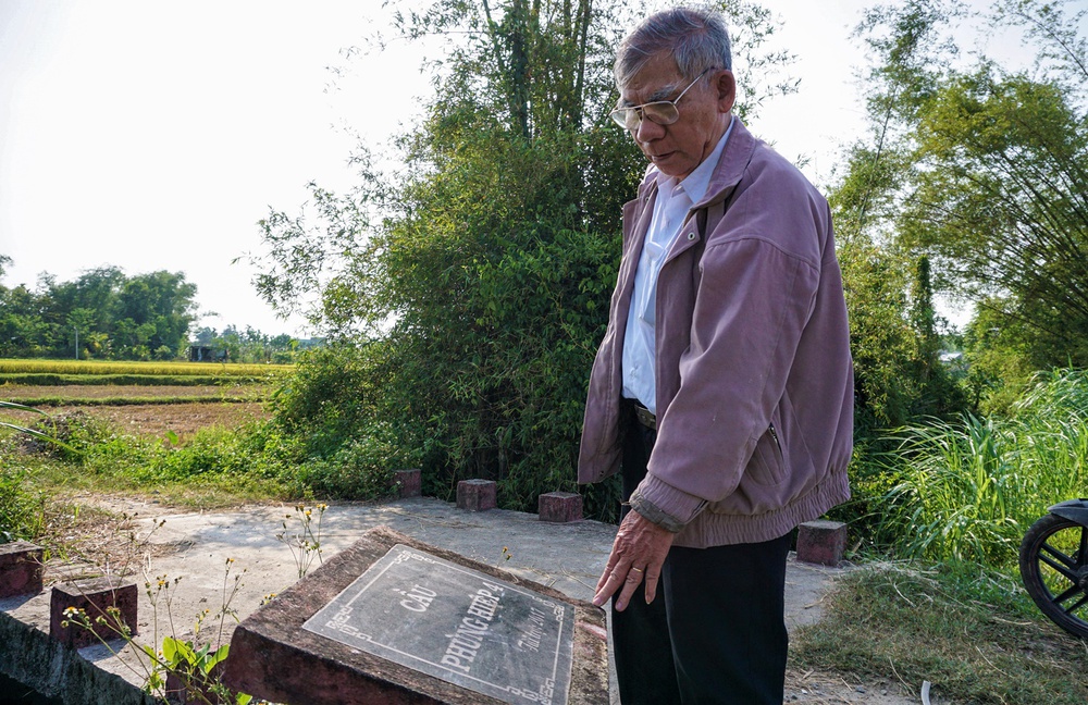 Chuyện về cụ ông 80 tuổi mang hết tiền dưỡng già xây 28 cây cầu cho các vùng quê nghèo khó - Ảnh 12.